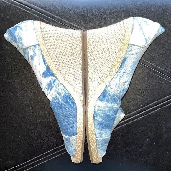 EUC WOMEN’S SIZE 8.5 TOMS TIE DYE DENIM ESPADRILLES WEDGES OPEN TOE HEELS - Picture 7 of 7